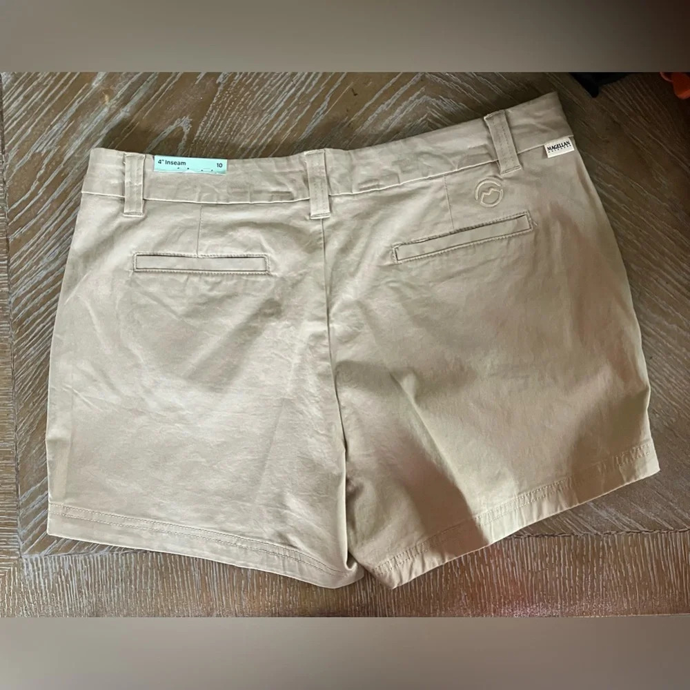 2 For $20 NWT Woman’s Magellan Outdoors Happy Camper 4”Khaki Hiking Shorts - Picture 7 of 9
